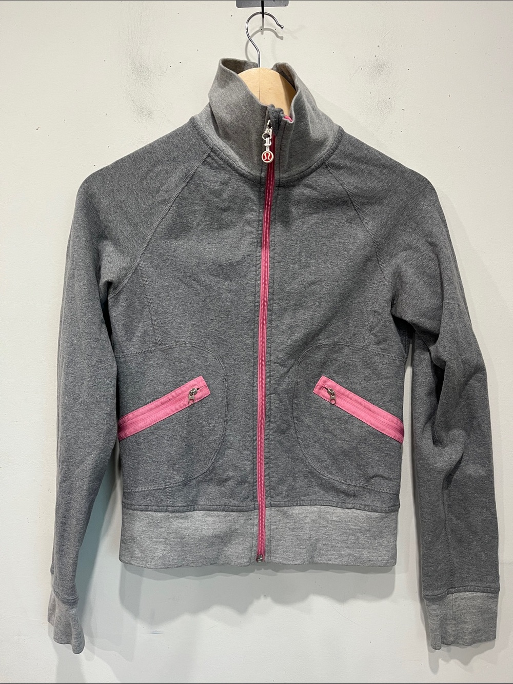 Lululemon Vintage zippered light jacket in Grey and Pink size 4